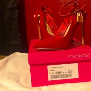 Shoe Dazzle red pumps